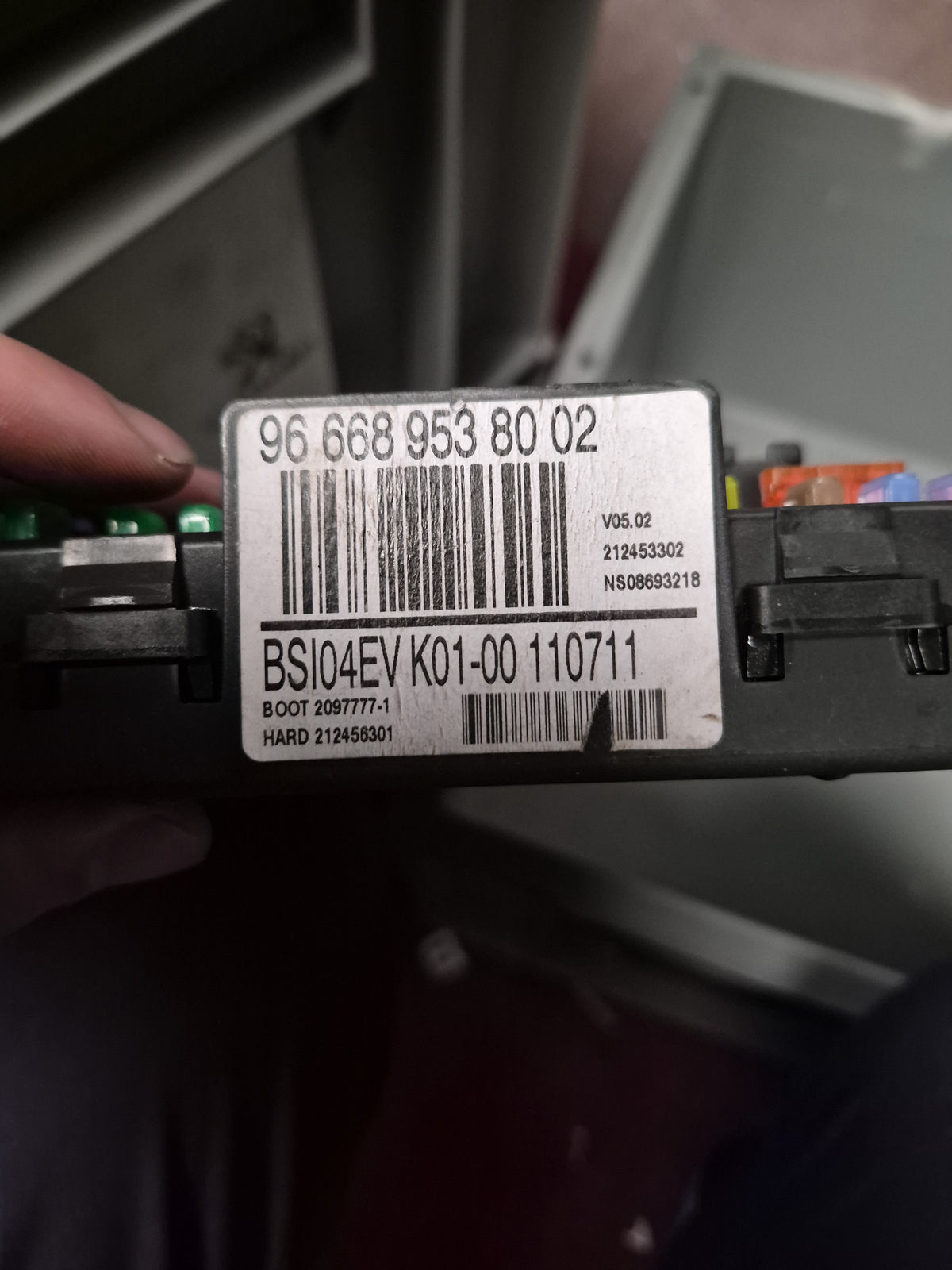 Peugeot Citroen BSI Module 96 686 963 80 02 BSI04EV K01-00 110711