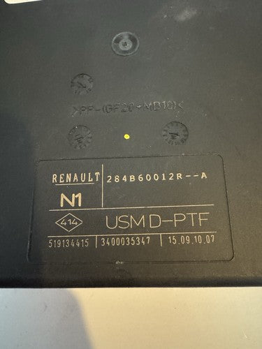 RENAULT LAGUNA 07 - 11 Year Mk3 Fuse box / Bdoy Control BCM 284B66052R 000045440
