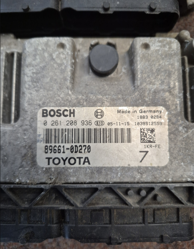 TOYOTA YARIS MK2 3DR 1.0 PETROL ENGINE CONTROL UNIT ECU 89661-0D270